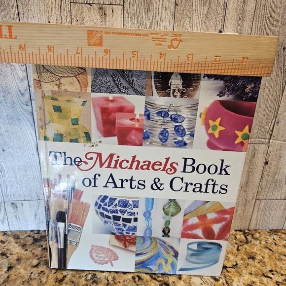 The Michaels Book of Arts & Crafts Large Hardcover Arts and Craft Projects - Picture 10 of 15